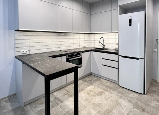 Кухня с барной стойкой Дарона 1,4х2,7х2,2 м